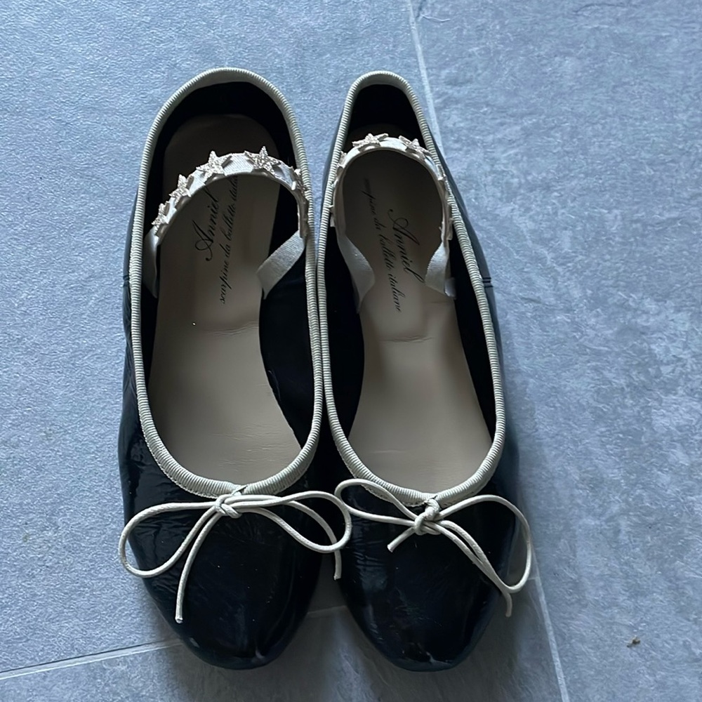 Like new Anniel ballet flats - black patent leather with tan trim